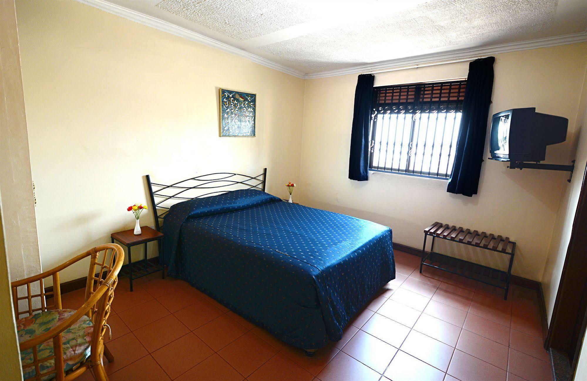 Tourist Hotel Kampala Kültér fotó